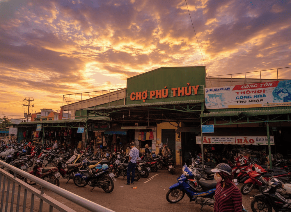 Khu chợ nhỏ chuyên phục vụ nhu cầu mua sắm của người địa phương